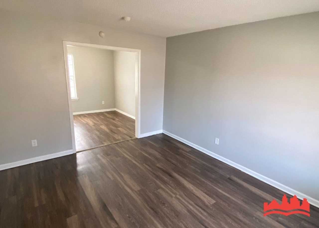 1271 Chickamauga Ave - Photo 2 of 11
