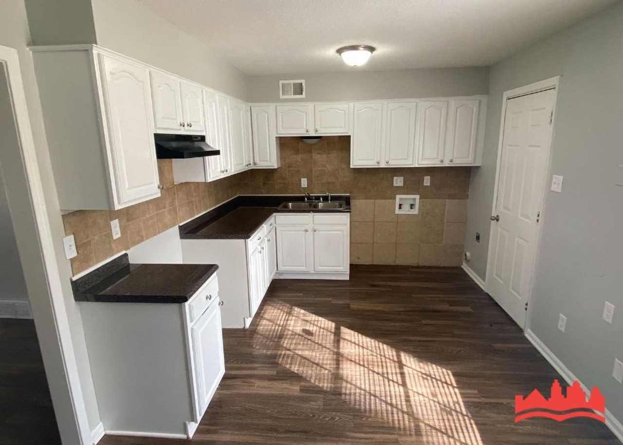 1271 Chickamauga Ave - Photo 4 of 11
