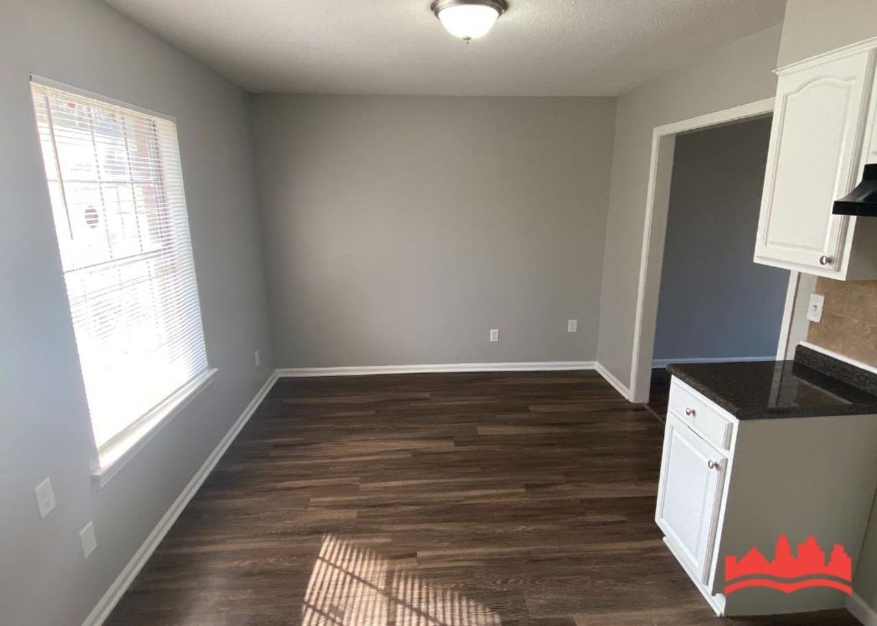 1271 Chickamauga Ave - Photo 5 of 11