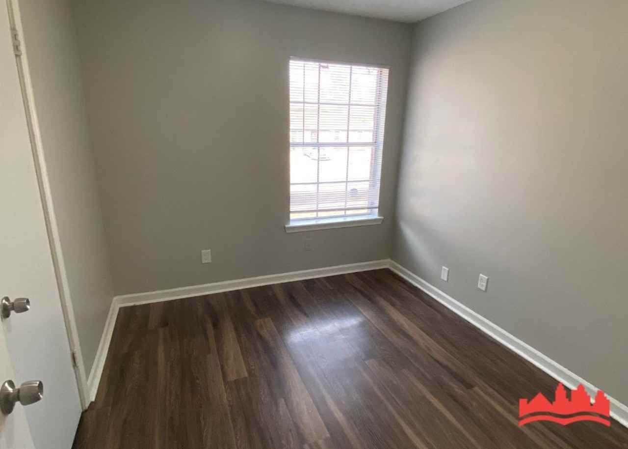 1271 Chickamauga Ave - Photo 6 of 11