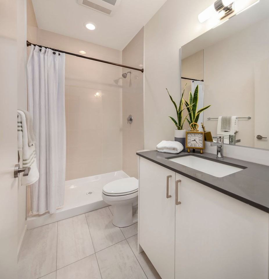 2324 N 185th St #C - Photo 3 of 28