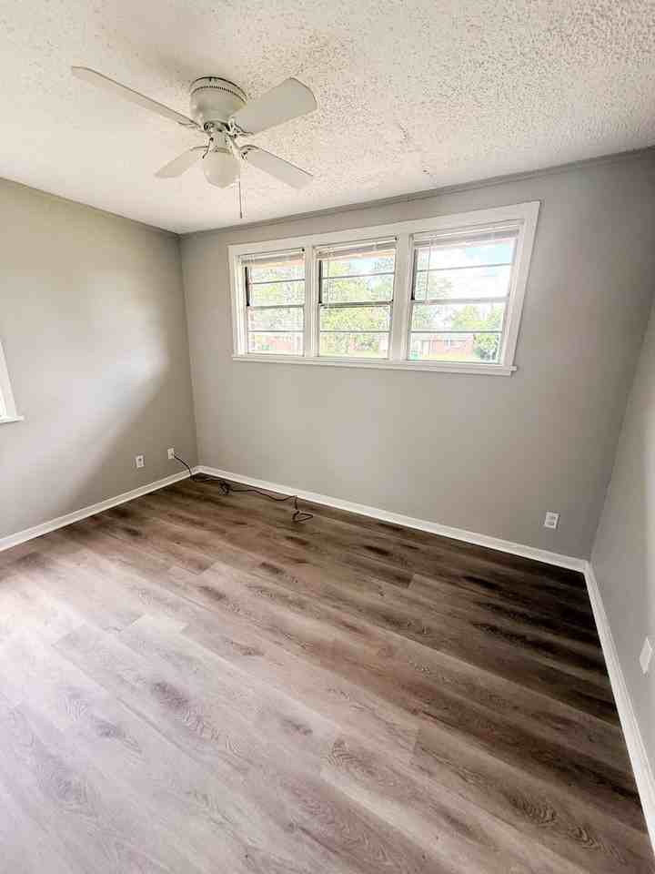 2113 Robin St - Photo 2 of 5