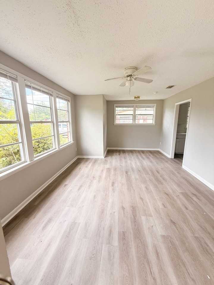 2113 Robin St - Photo 4 of 5