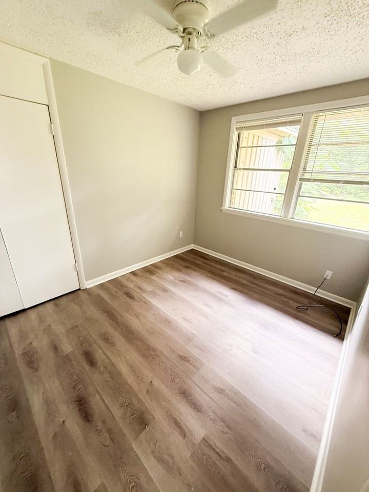 2113 Robin St - Photo 5 of 5