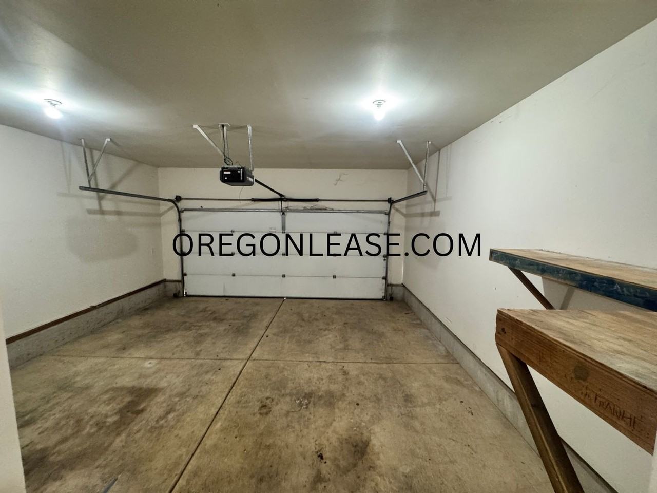3390 Arrowhead St - Photo 5 of 14