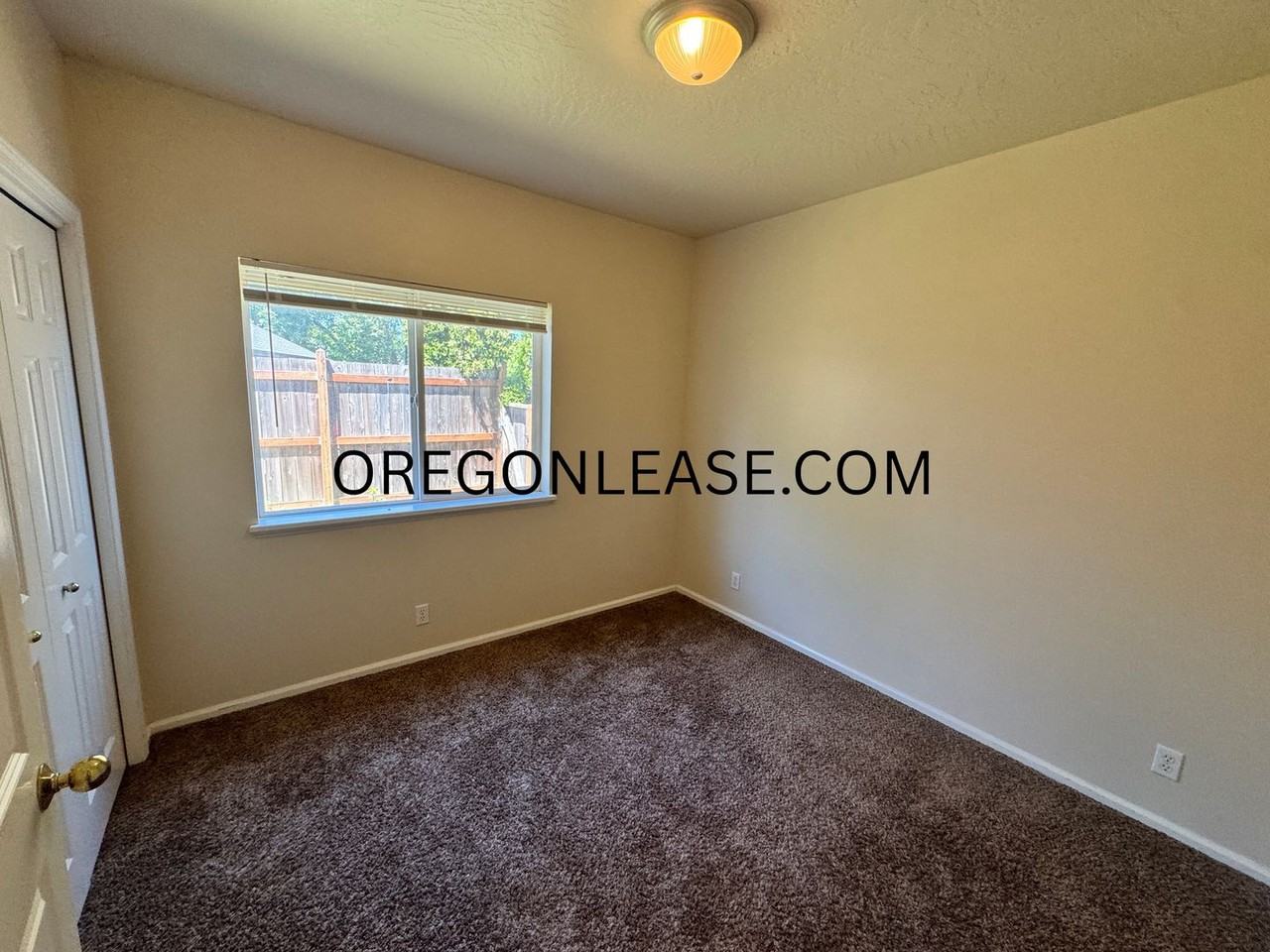 3390 Arrowhead St - Photo 7 of 14