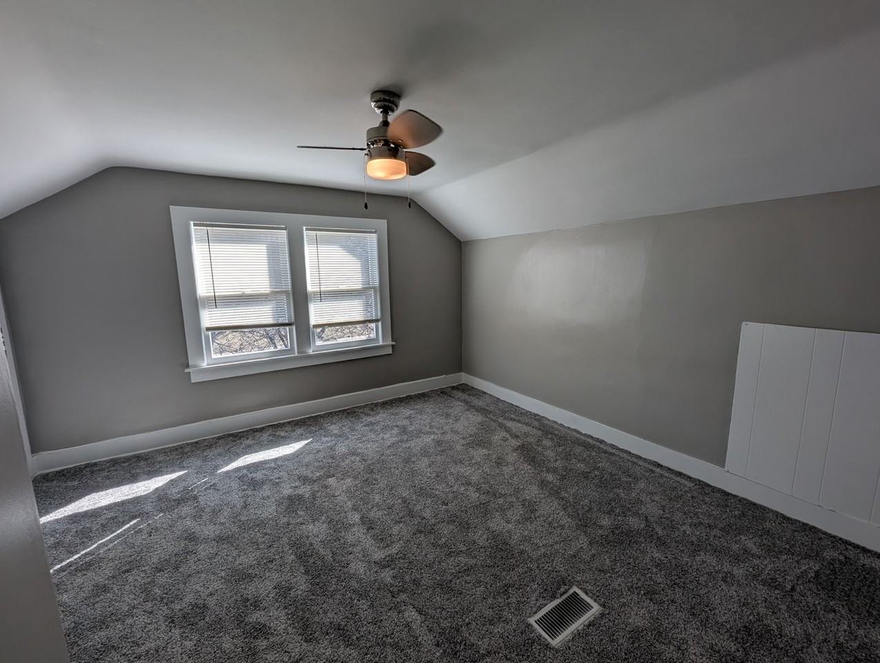 709 Pendleton Ave - Photo 3 of 34