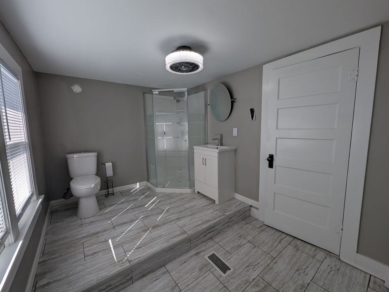 709 Pendleton Ave - Photo 4 of 34