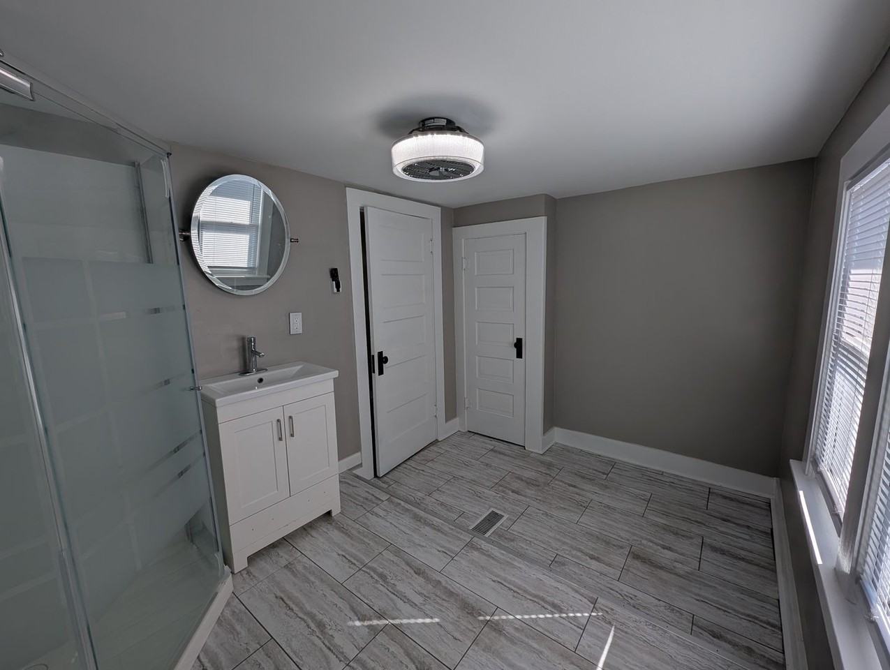 709 Pendleton Ave - Photo 5 of 34