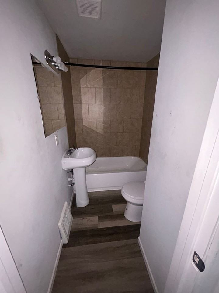 127 Marshall St - Photo 5 of 11