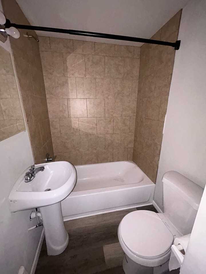 127 Marshall St - Photo 6 of 11