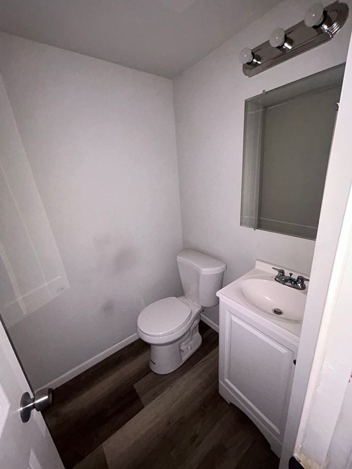 127 Marshall St - Photo 7 of 11