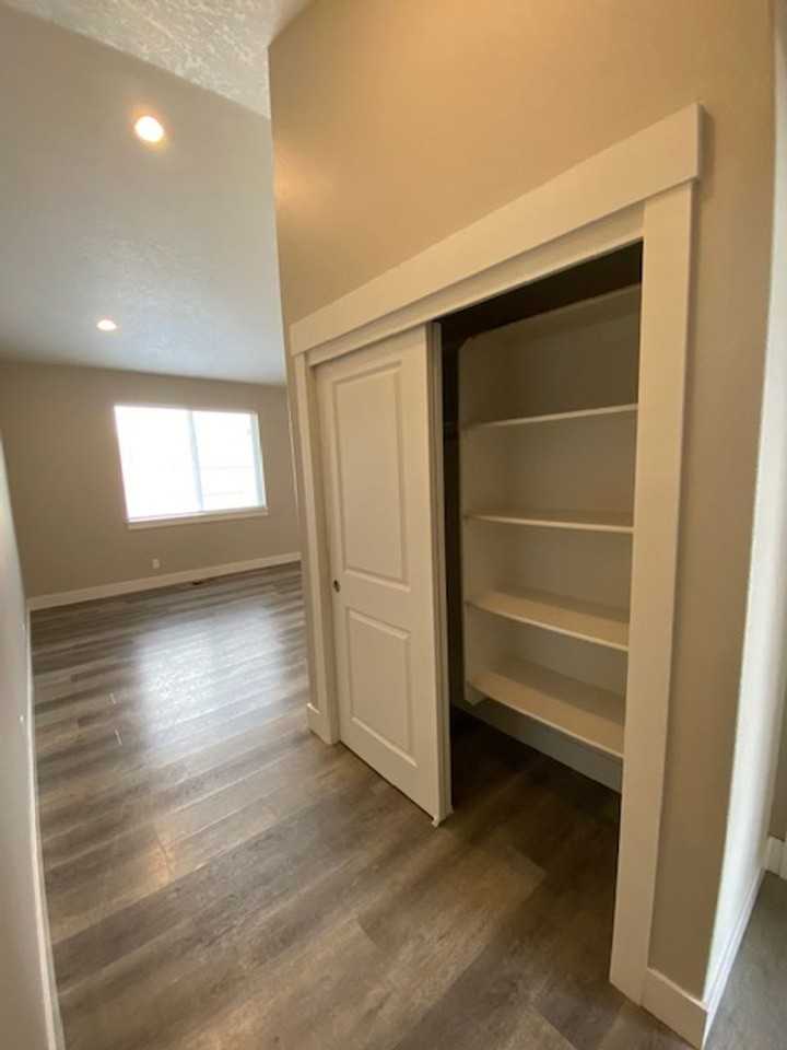 564 Ne Cherry St - Photo 4 of 13