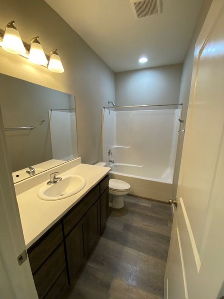 564 Ne Cherry St - Photo 5 of 13