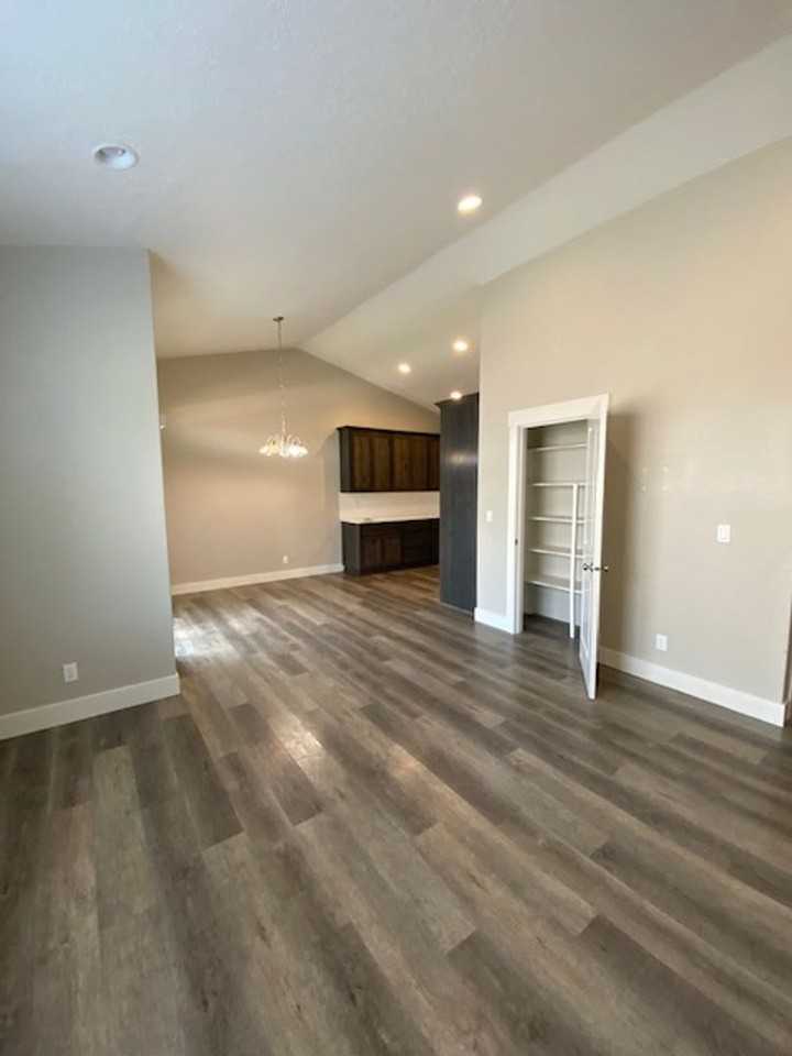 564 Ne Cherry St - Photo 6 of 13
