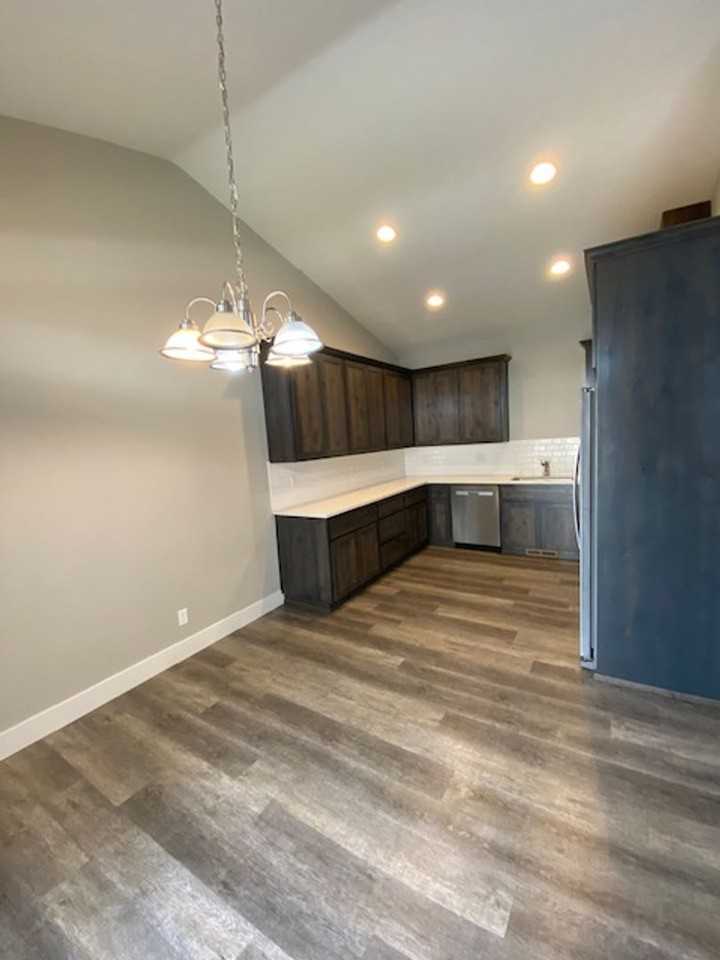 564 Ne Cherry St - Photo 7 of 13