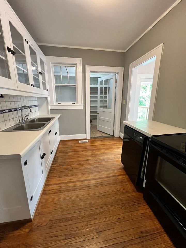514 Creswell Ave - Photo 3 of 11