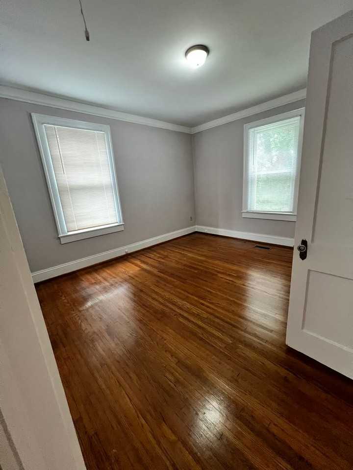 514 Creswell Ave - Photo 5 of 11