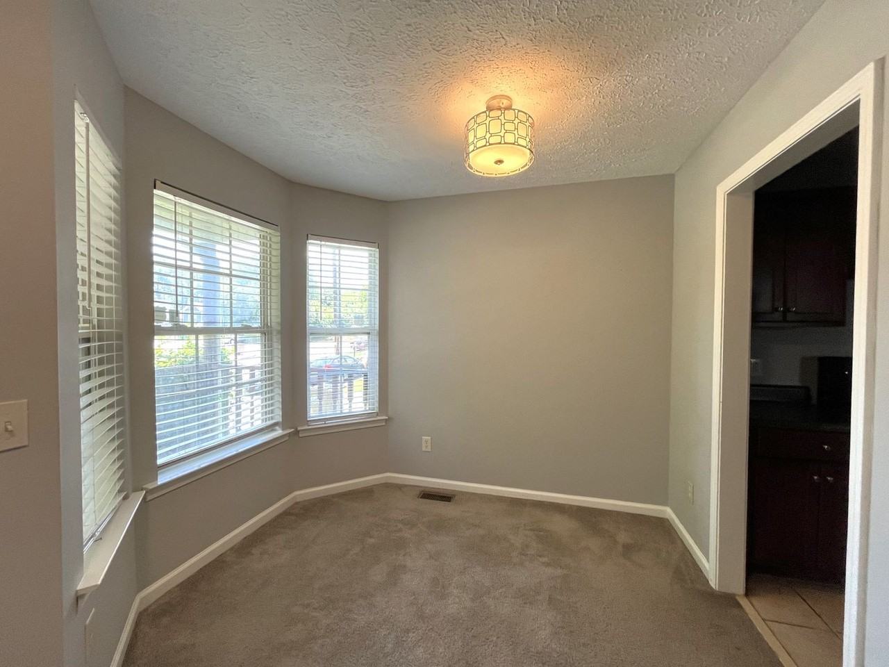 2808 Batavia St - Photo 3 of 13