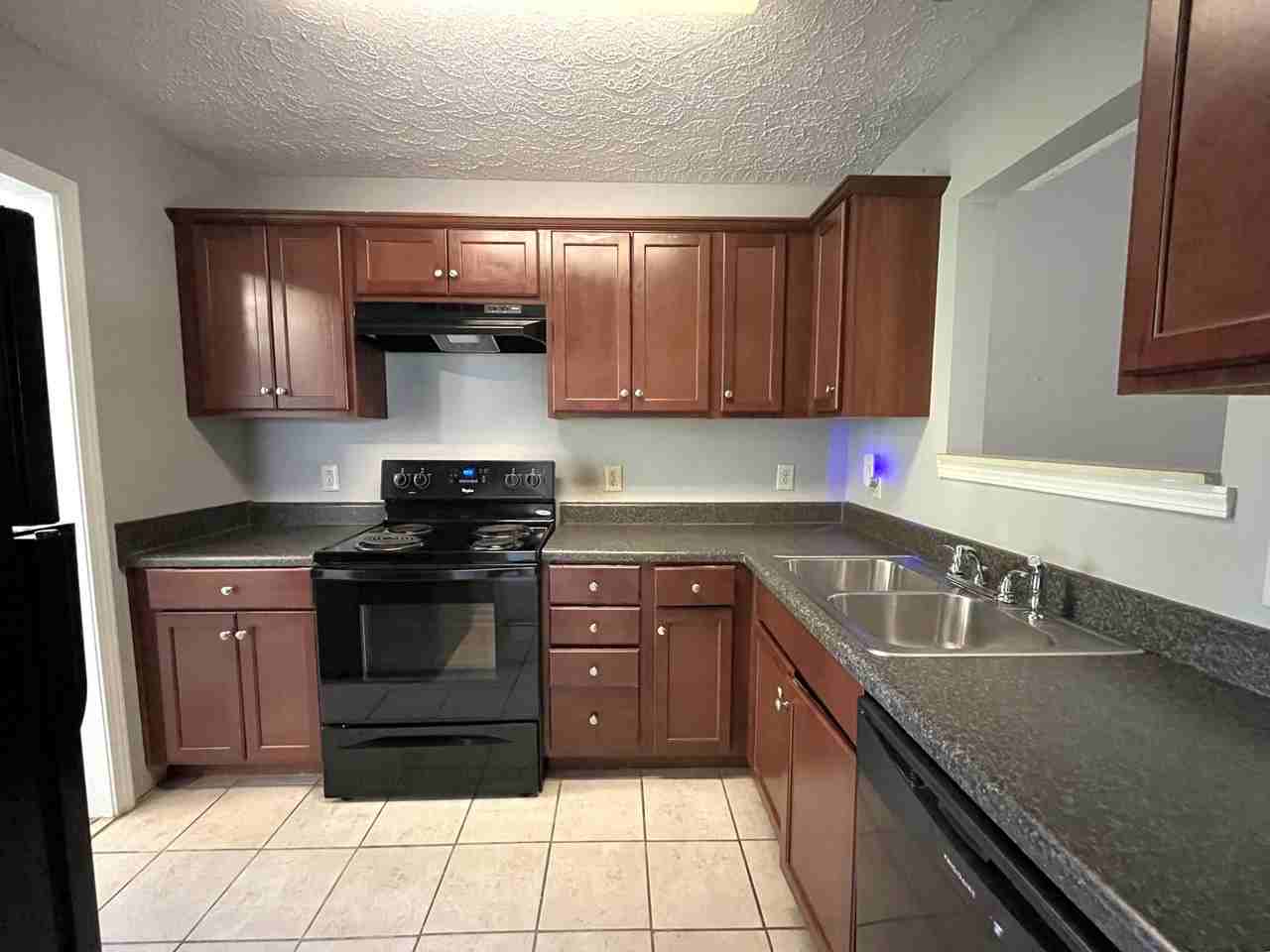 2808 Batavia St - Photo 5 of 13