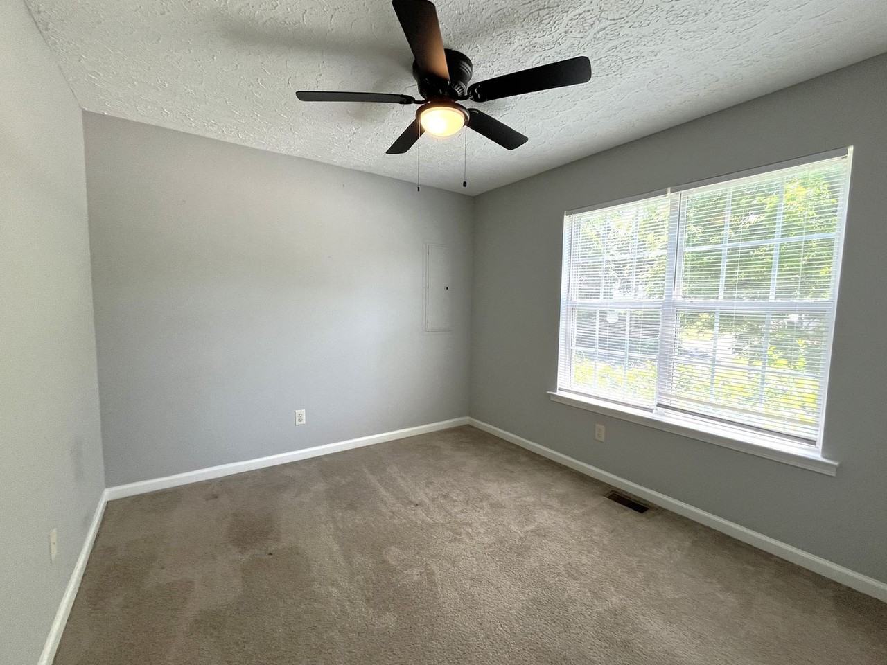 2808 Batavia St - Photo 6 of 13