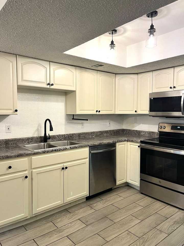 6718 Chelsea Wood - Photo 6 of 21