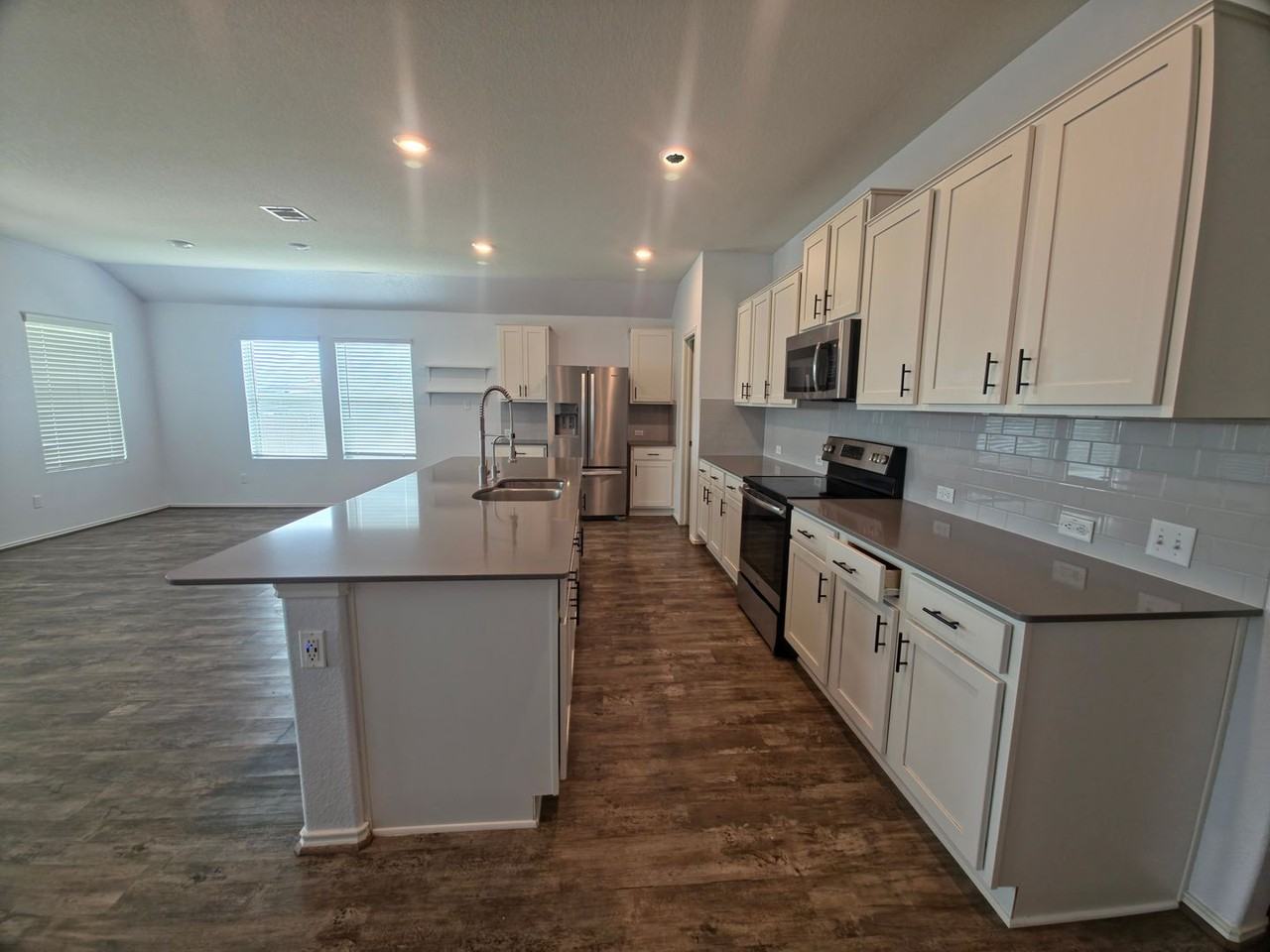 746 Carol Dr - Photo 3 of 20