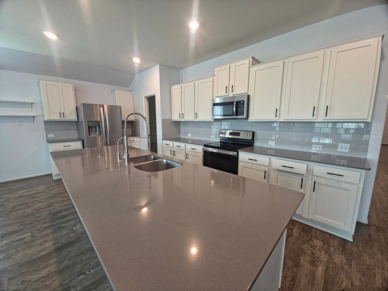 746 Carol Dr - Photo 4 of 20