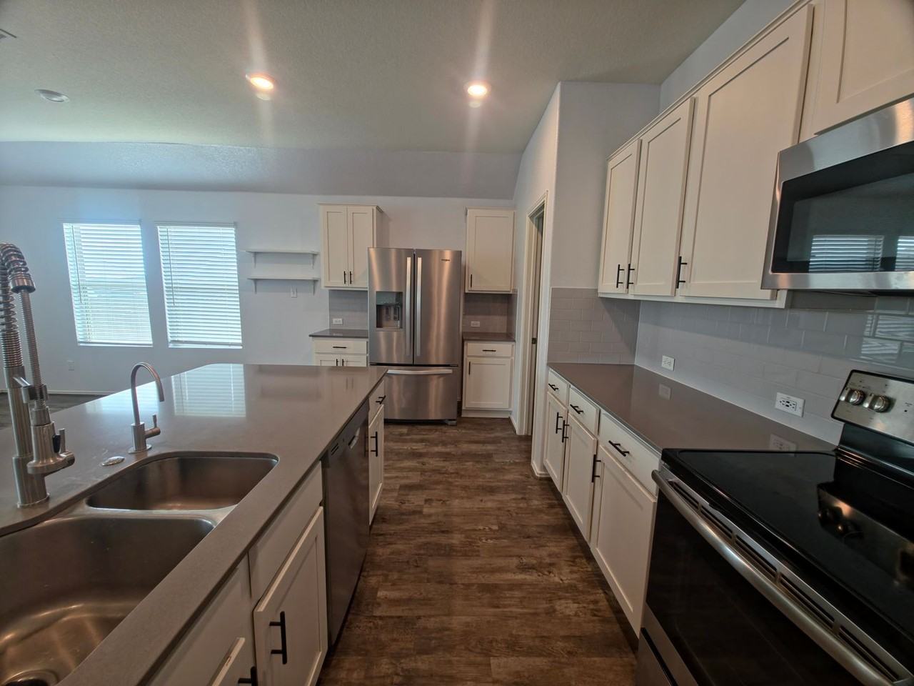 746 Carol Dr - Photo 5 of 20