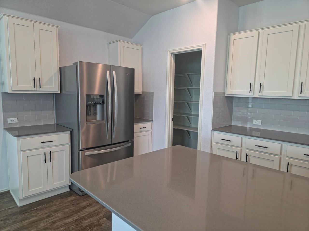 746 Carol Dr - Photo 6 of 20