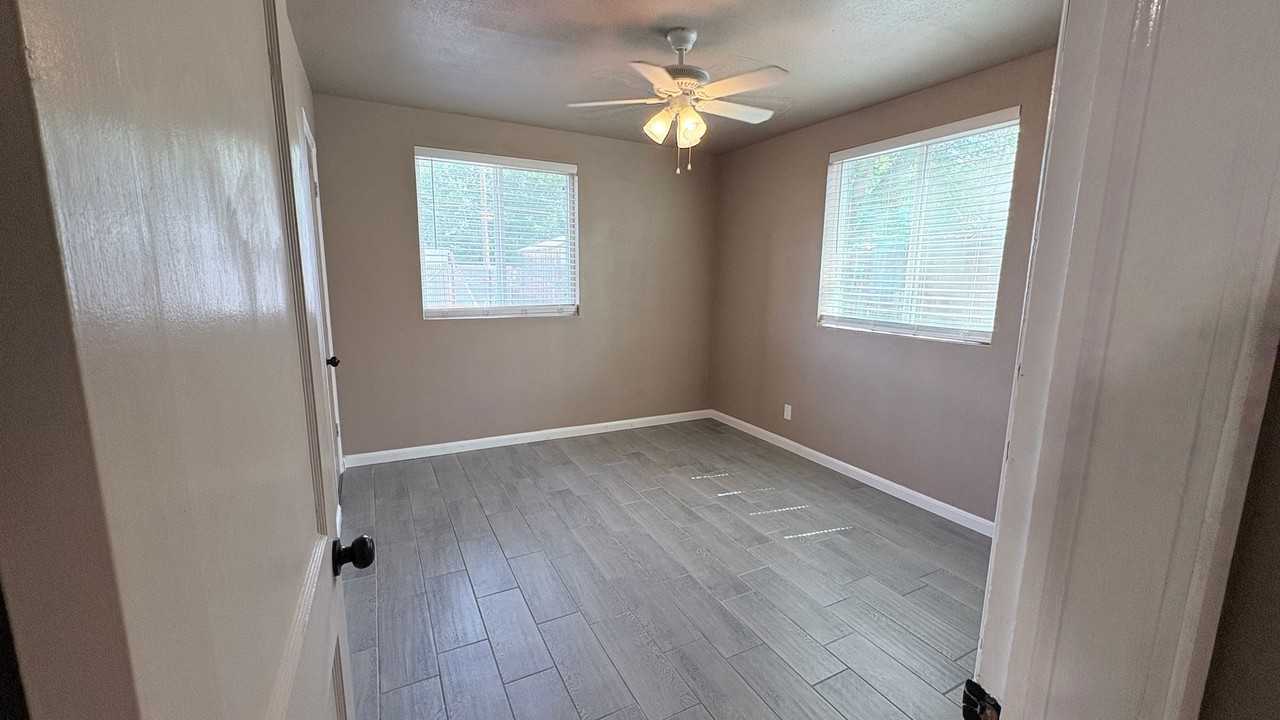 1607 W Walnut St - Photo 7 of 16