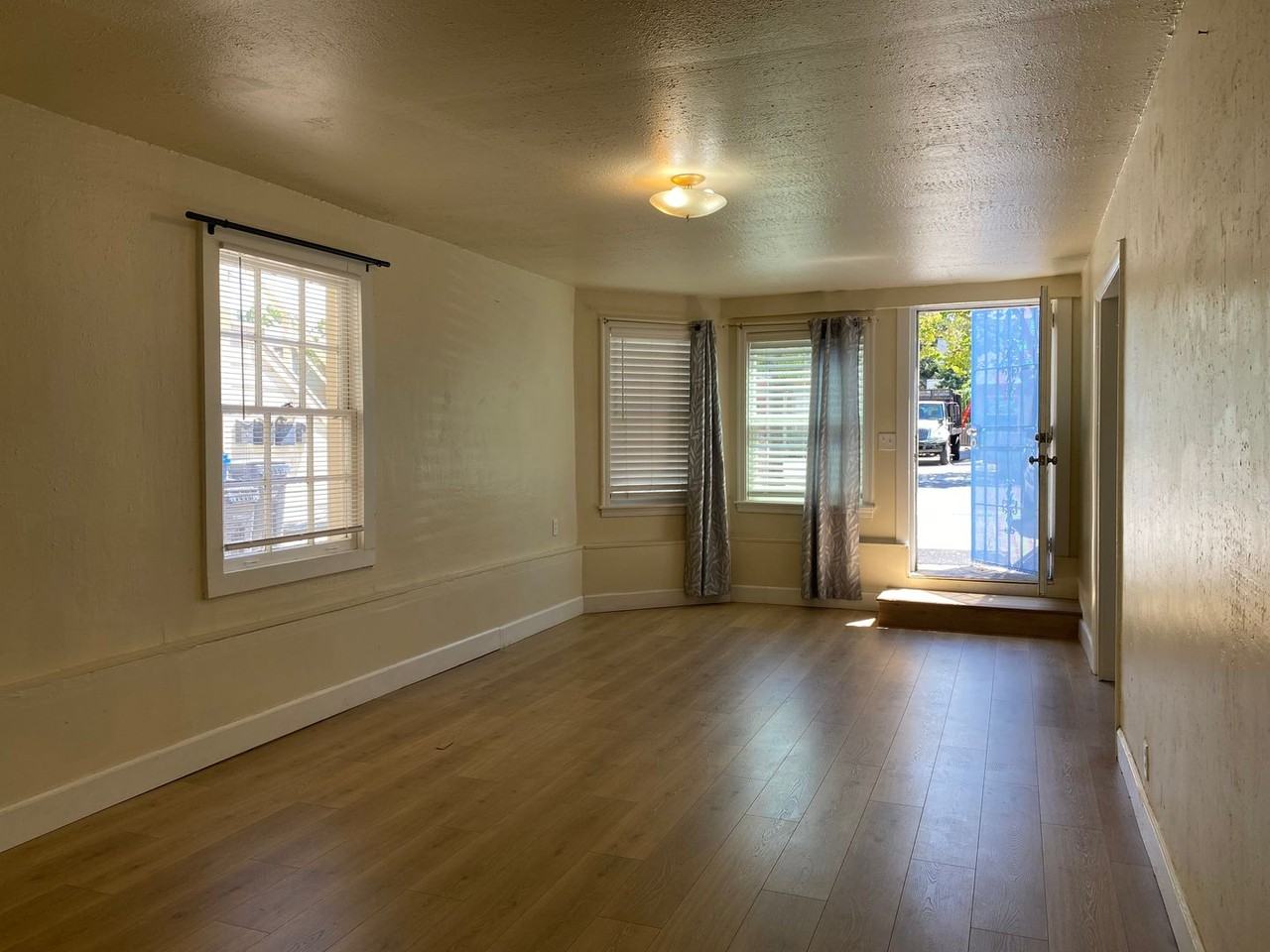 1427 Sherman St - Photo 3 of 22