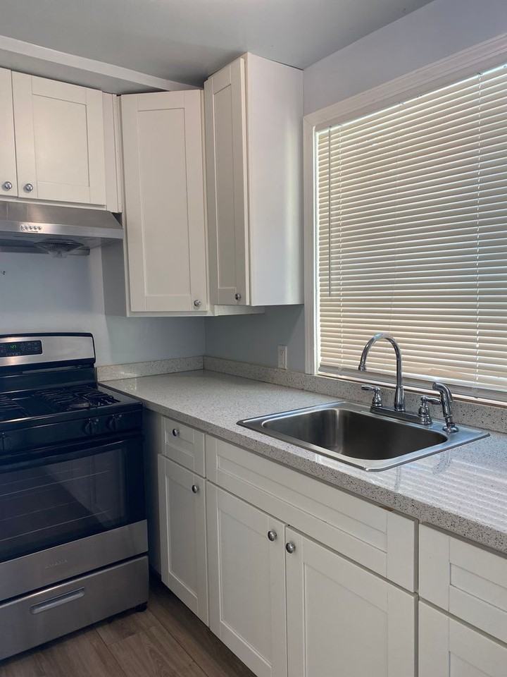 1427 Sherman St - Photo 4 of 22