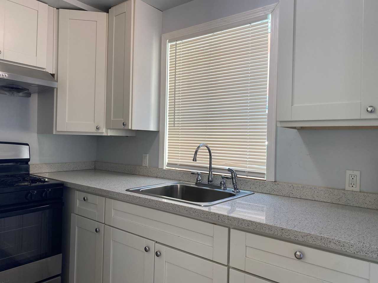 1427 Sherman St - Photo 5 of 22