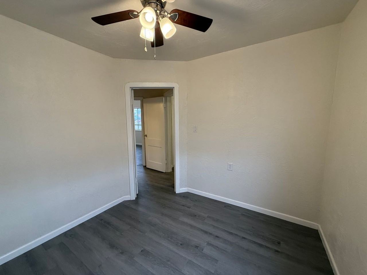 1702 E Brady Ave - Photo 2 of 9
