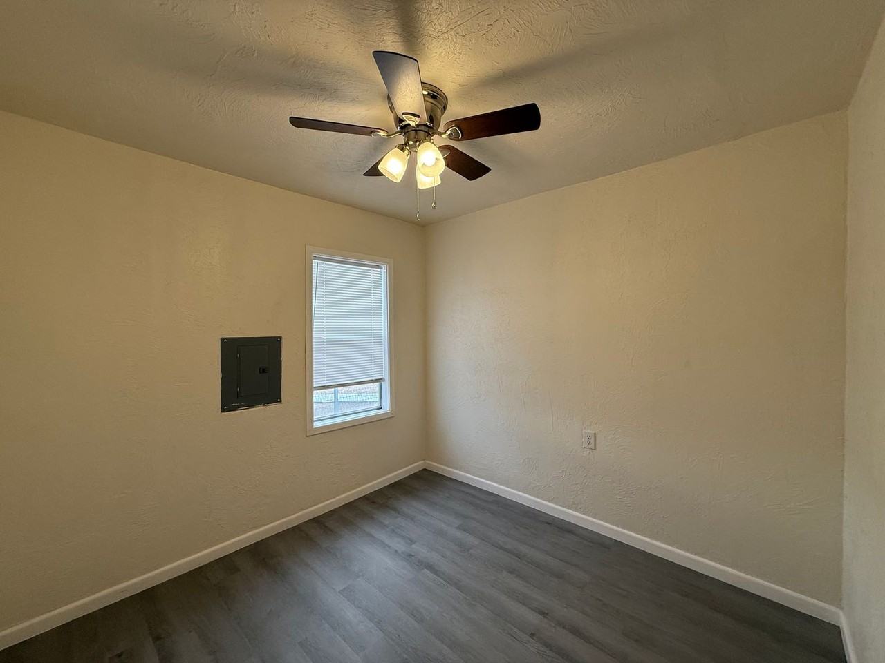 1702 E Brady Ave - Photo 3 of 9