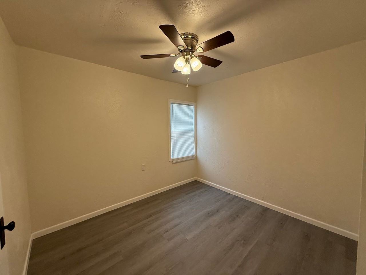1702 E Brady Ave - Photo 5 of 9