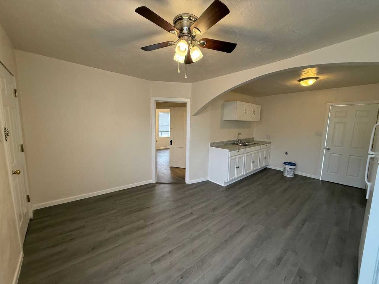 1702 E Brady Ave - Photo 7 of 9