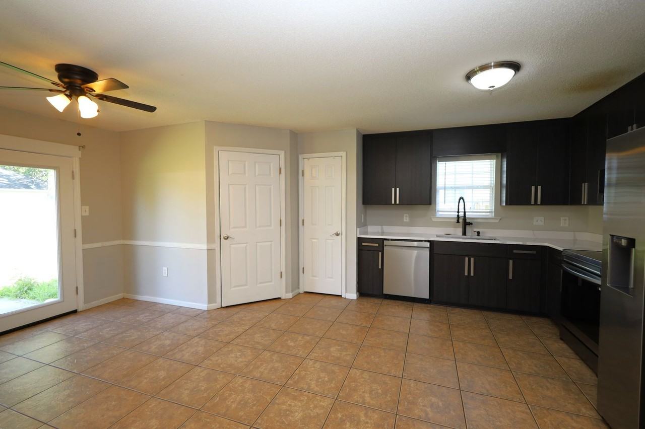 812 Madelyn St - Photo 4 of 10