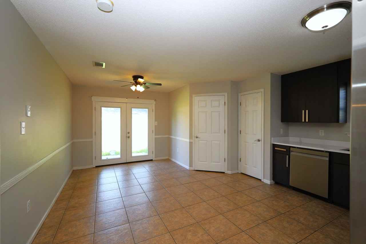 812 Madelyn St - Photo 5 of 10
