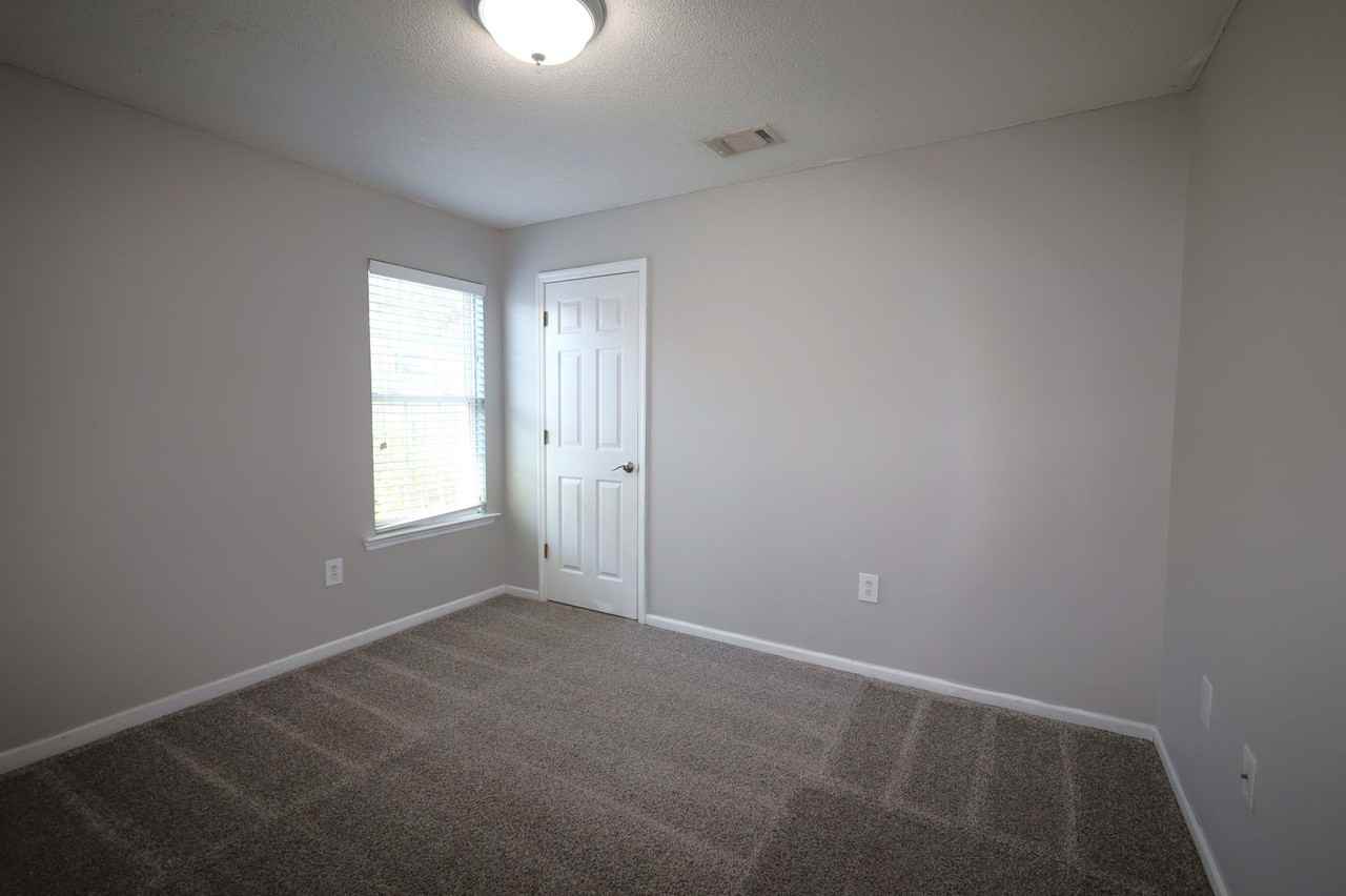 812 Madelyn St - Photo 6 of 10