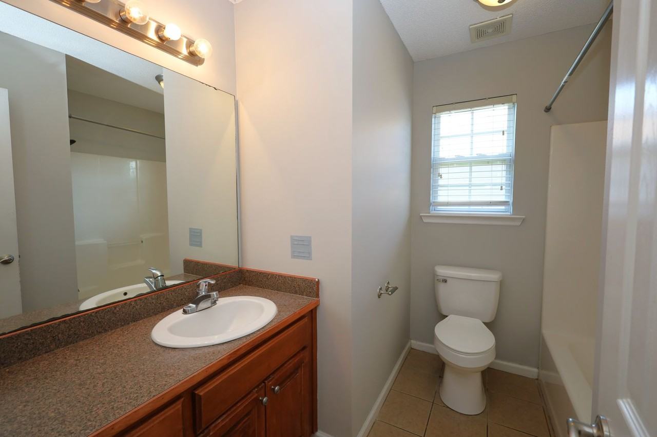 812 Madelyn St - Photo 7 of 10