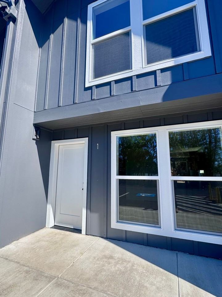 BRAND NEW, BEAUTIFUL TOWNHOMES! 2 & 3 BEDRM UNITS AVAILABLE - Photo 3 of 50