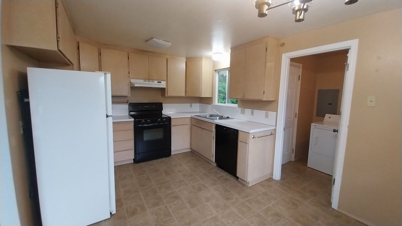 14104 11th Ave Sw - Photo 3 of 10