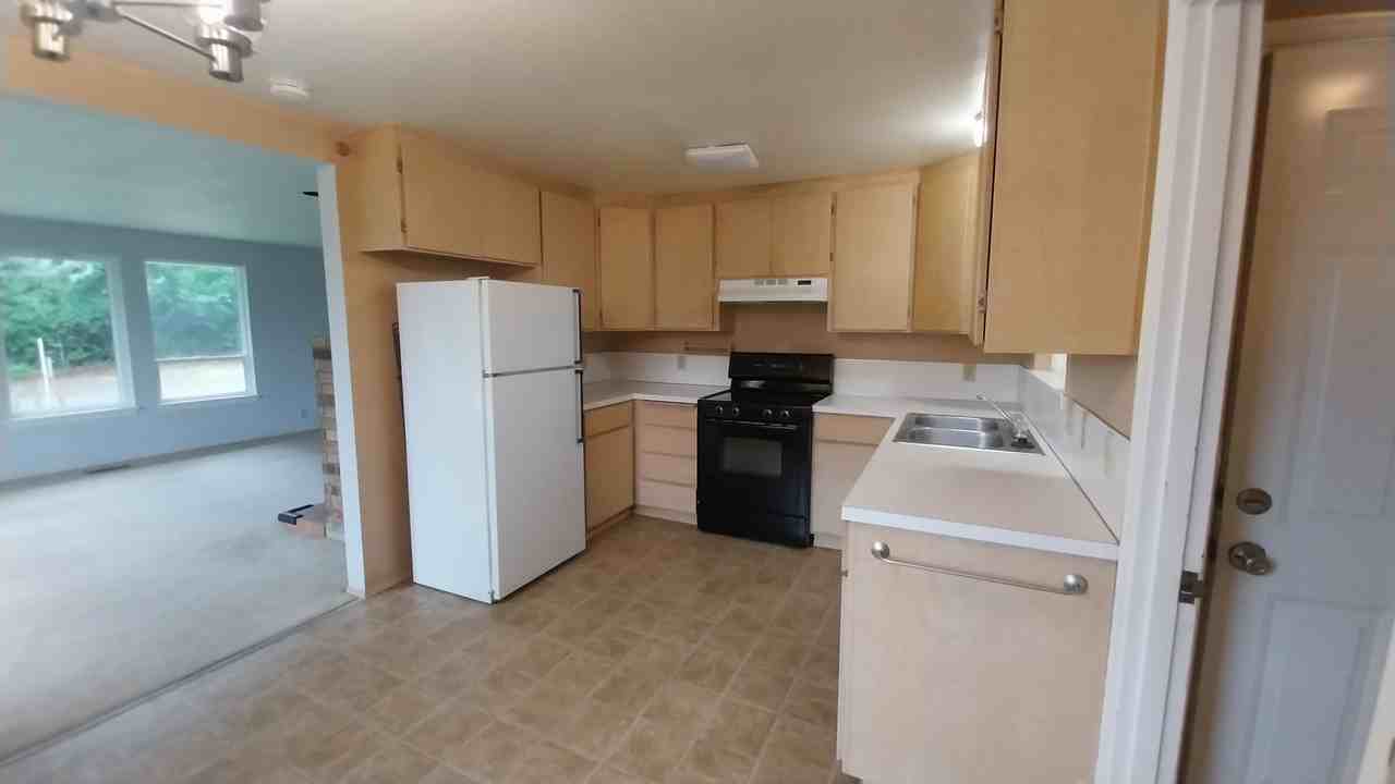 14104 11th Ave Sw - Photo 4 of 10