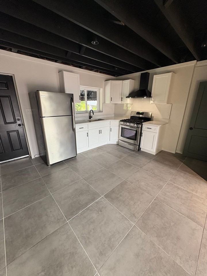 4400 Asbury Ave - Photo 7 of 14