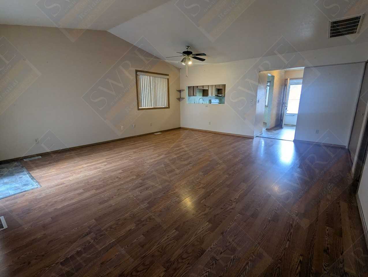 1214 9th St - Photo 4 of 8
