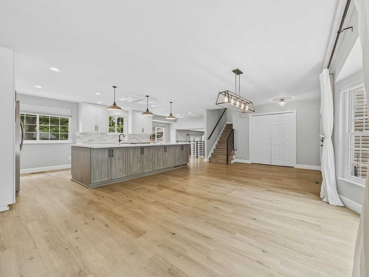 7581 S Downing St - Photo 4 of 39