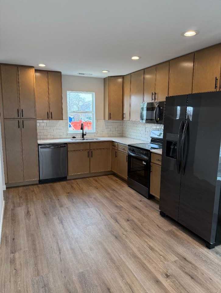 1117 Ellis Blvd - Photo 3 of 9