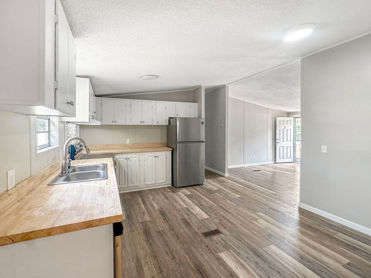 242 E Shellcracker Rd - Photo 4 of 14